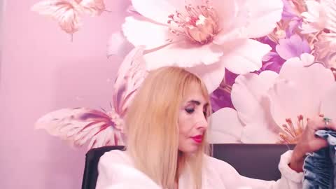 blond_pussy_ online show from December 14, 5:22 am