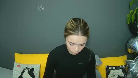 blondagirl_ online show from December 11, 4:46 pm