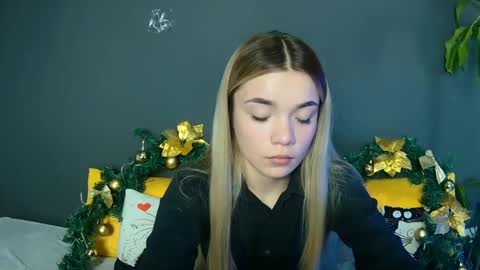 blondagirl_ online show from December 13, 1:28 pm