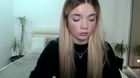 blondagirl_ online show from December 12, 2:00 pm