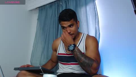 camilo_contre21 online show from December 16, 9:37 pm