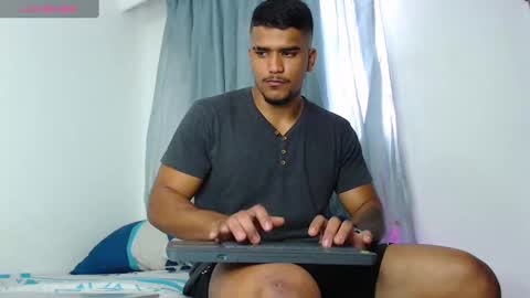 camilo_contre21 online show from December 21, 9:13 pm