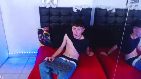 camilo_kar77 online show from December 12, 8:38 pm