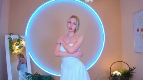 Hello my name is Cassie and my friend Nilo is also here online show from November 30, 6:55 am