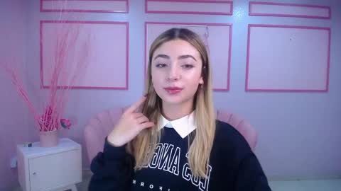 channel_blonde_a online show from December 13, 4:44 pm