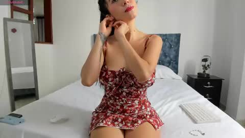 chloe__gil online show from December 11, 7:59 pm