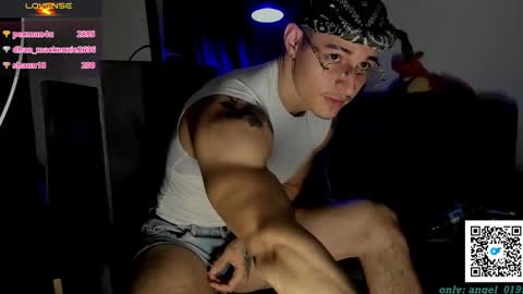 chris_angel01 online show from December 15, 11:37 pm