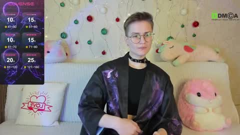 christine_moon online show from December 23, 6:39 pm