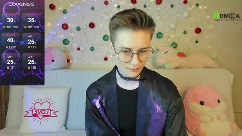 christine_moon online show from December 16, 6:31 pm