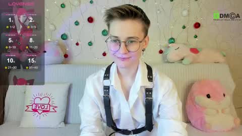 christine_moon online show from December 22, 6:32 pm