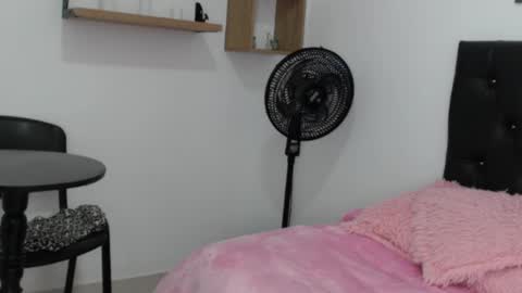 conni_f00x online show from December 27, 1:32 am