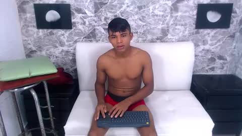 cris_vega_ online show from December 15, 7:25 pm