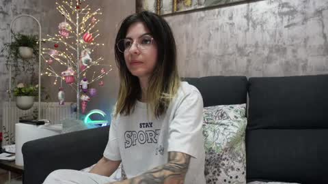 crissy_love online show from December 12, 10:49 pm