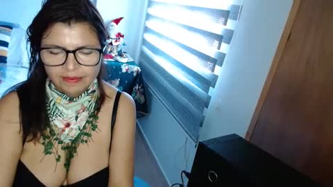 Cristalperez  online show from November 30, 3:31 pm