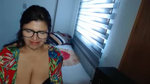 Cristalperez  online show from December 3, 7:29 pm