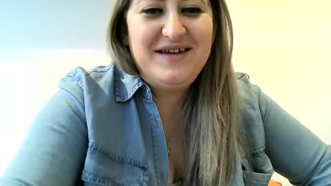 cristina20021991 online show from January 1, 1:43 pm