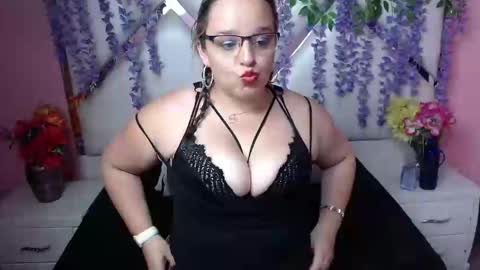 cristy_baez_ online show from December 17, 8:00 pm