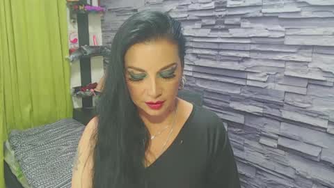 cruela_deviil online show from November 19, 9:12 pm