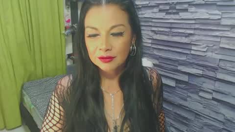 cruela_deviil online show from December 5, 12:09 am