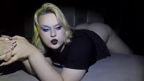 Curvygothfemboy online show from November 19, 2:20 am