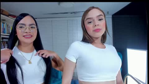 WANNA SEE MORE OF TWINS              online show from December 30, 12:32 am