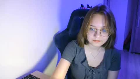 cutie_vikkie online show from November 14, 1:47 pm