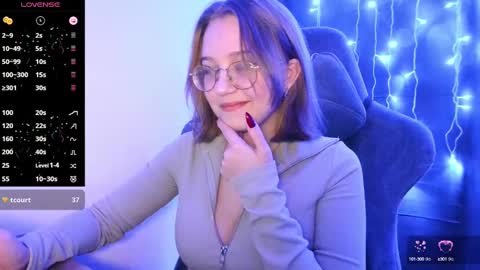 cutie_vikkie online show from December 1, 5:29 pm