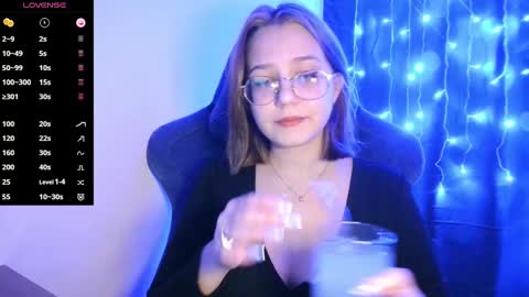 cutie_vikkie online show from December 22, 6:10 pm