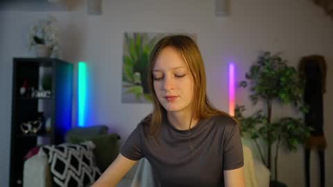 daisy_dash online show from January 9, 9:22 am