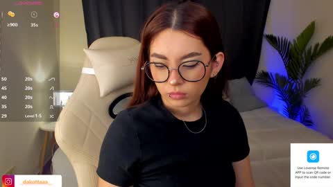 dakottaa__ online show from December 21, 10:41 pm