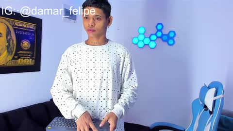 damar_felipe online show from December 15, 9:44 am