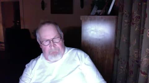 davezlilcock4u online show from January 2, 1:49 am