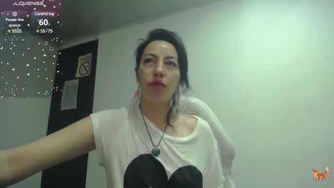 deboramilf__ online show from December 17, 9:15 pm