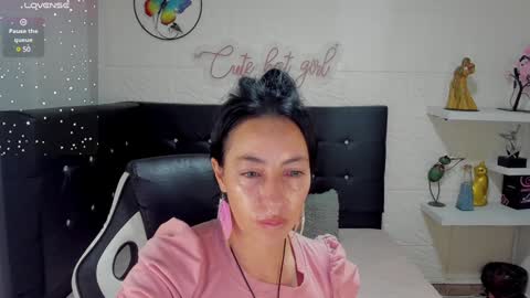 deboramilf__ online show from December 30, 7:02 pm