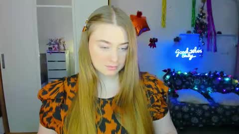 Sophie online show from December 5, 3:56 pm