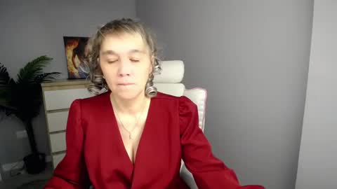 divine_lady_ online show from December 16, 1:04 am