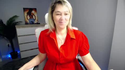 divine_lady_ online show from December 14, 1:25 am