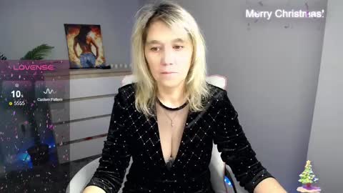 divine_lady_ online show from December 19, 1:24 am