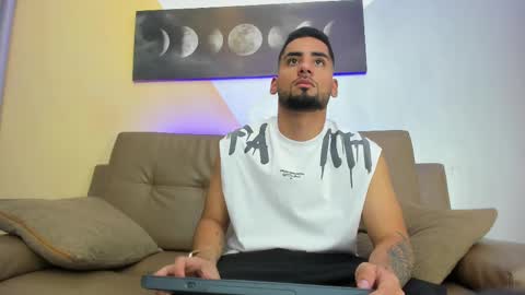 dominik_oliveira online show from January 26, 4:04 am