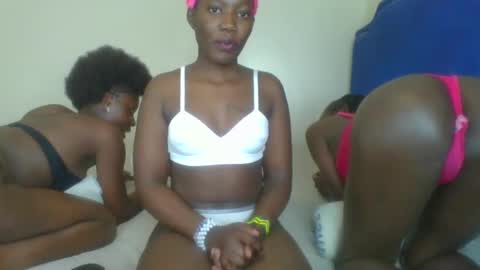 ebony_godess6 online show from December 9, 6:21 pm