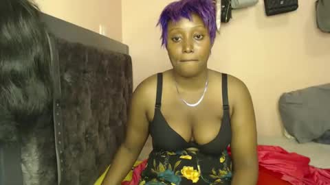 ebony_hairy online show from December 6, 4:38 pm