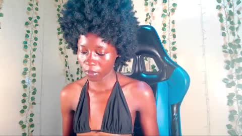 ebony_petite02 online show from December 3, 12:11 pm