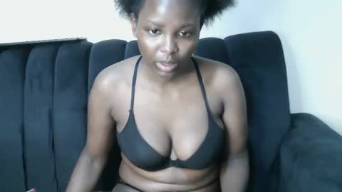 ebony_queennn online show from February 19, 11:43 pm