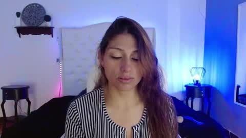 elena_detroya_ online show from December 23, 12:21 pm