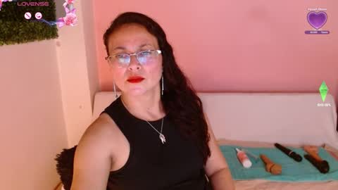 elisa_milf25 online show from December 11, 9:15 pm