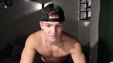 elliot_muscle02 online show from November 18, 6:57 pm