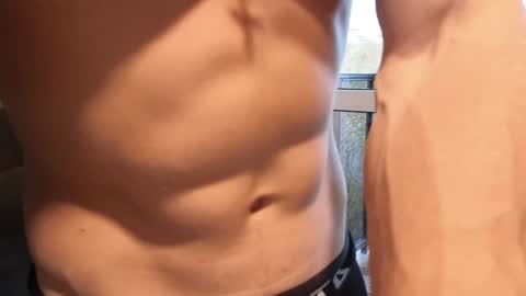 elliot_muscle02 online show from December 10, 6:59 am