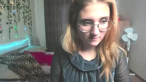 elsa_hot_here online show from December 6, 8:09 am