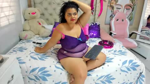 emiily_burnny26_ online show from December 25, 4:32 pm