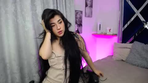 emilayton_ online show from November 16, 3:38 am